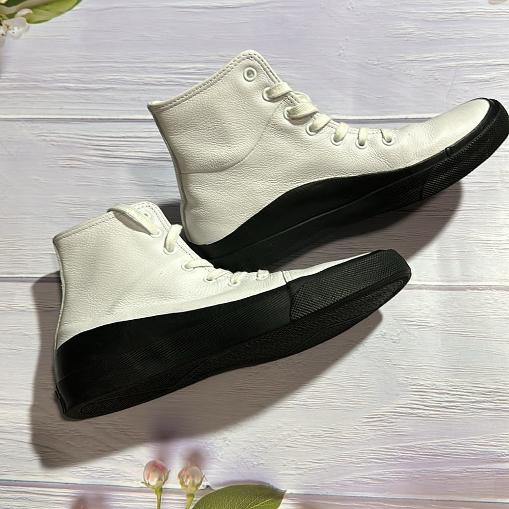 Converse - Picture 6 of 8